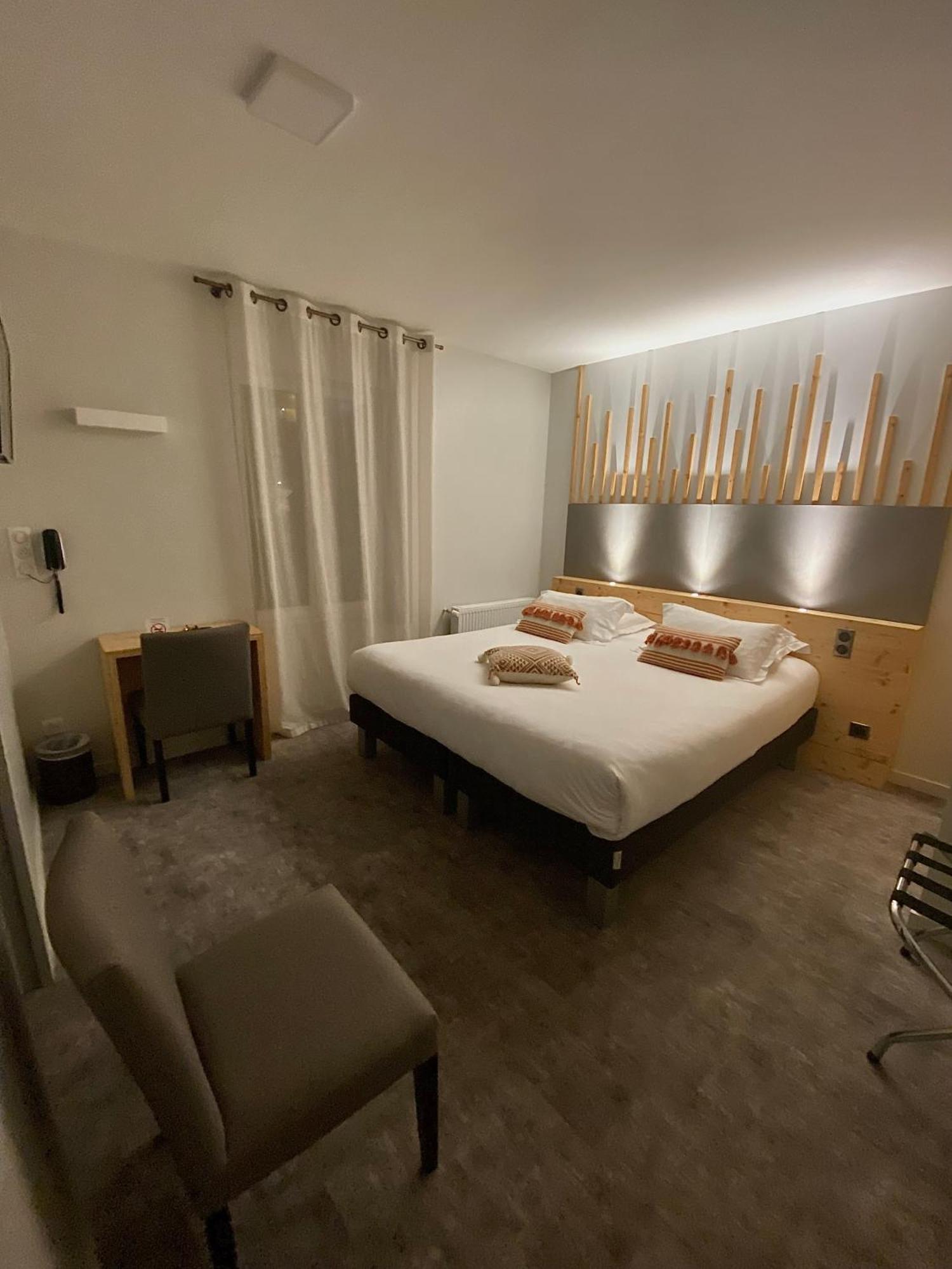 Le Castelet Hotel Le Mont-Dore Bagian luar foto