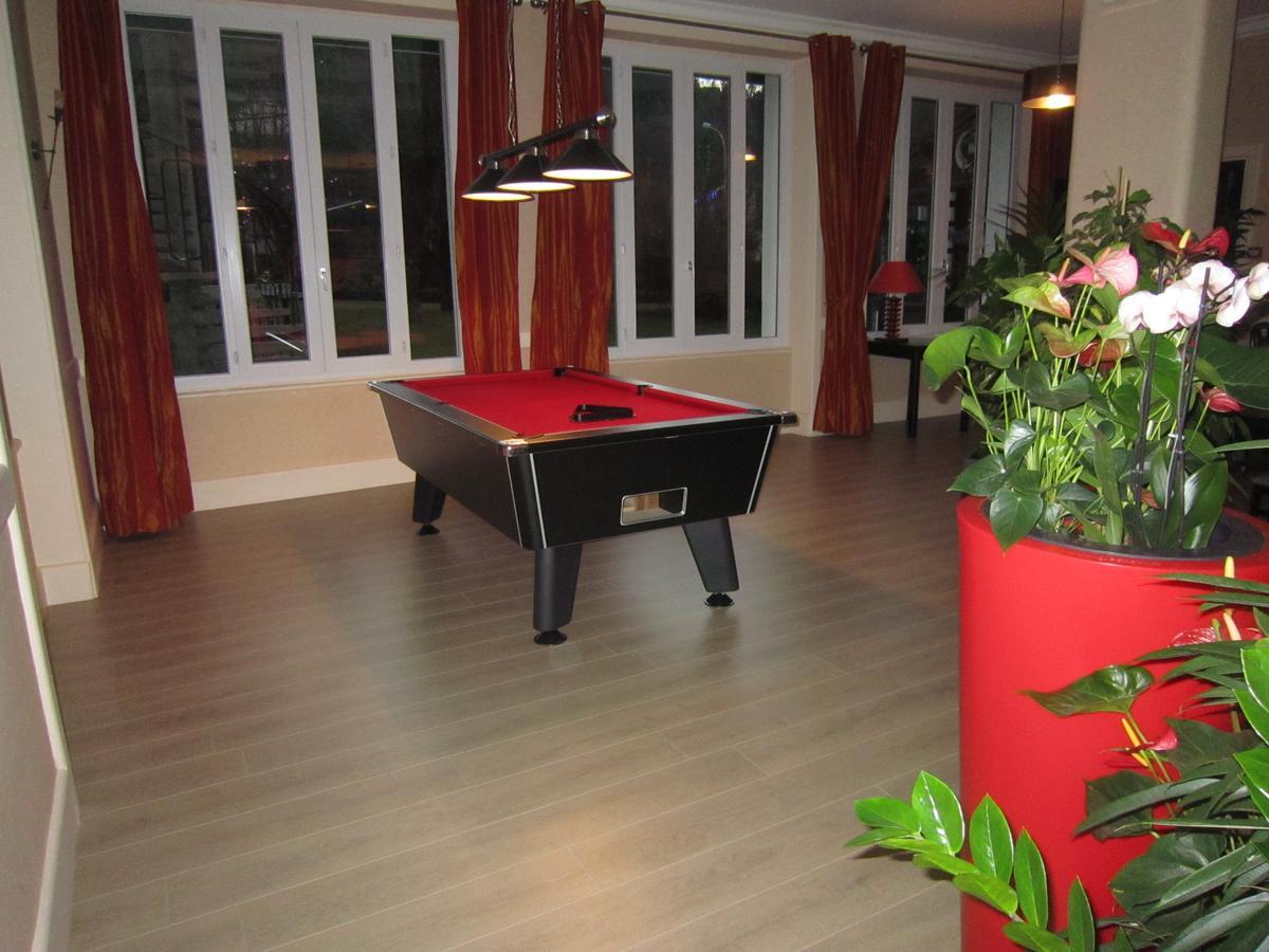 Le Castelet Hotel Le Mont-Dore Bagian luar foto