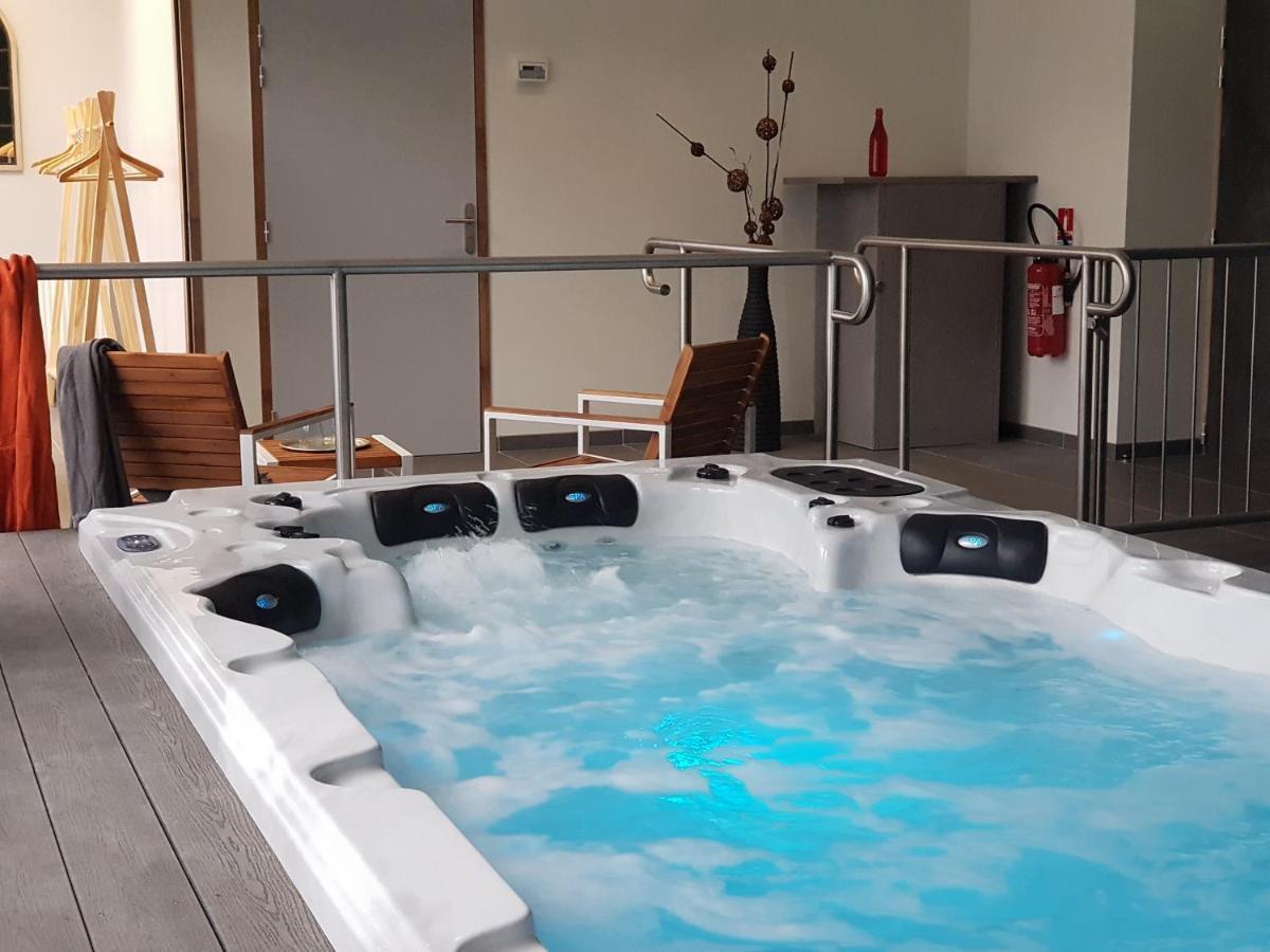 Le Castelet Hotel Le Mont-Dore Bagian luar foto